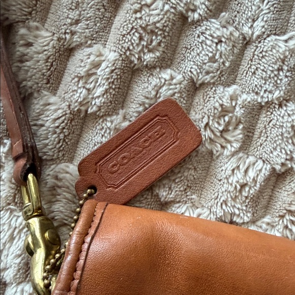 Coach Tan Leather Shoulder Bag - Picture 4 of 10